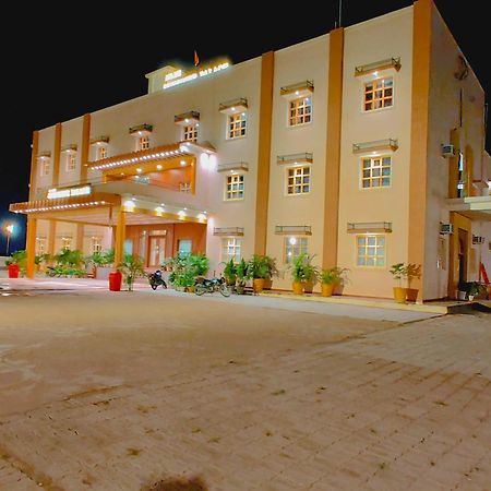 Avadh Sunshine Palace Hotel And Resort Ayodhya Kültér fotó