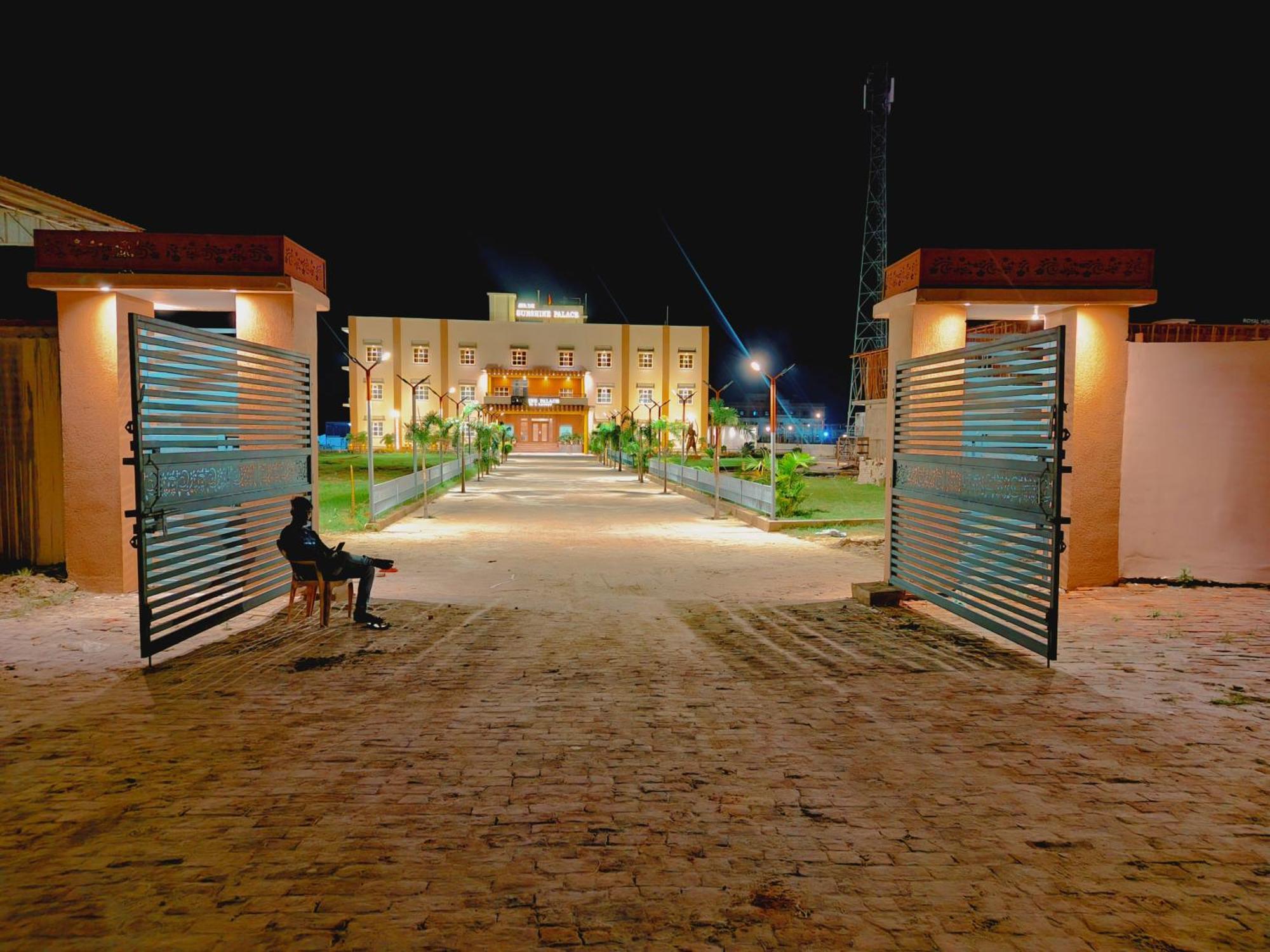 Avadh Sunshine Palace Hotel And Resort Ayodhya Kültér fotó