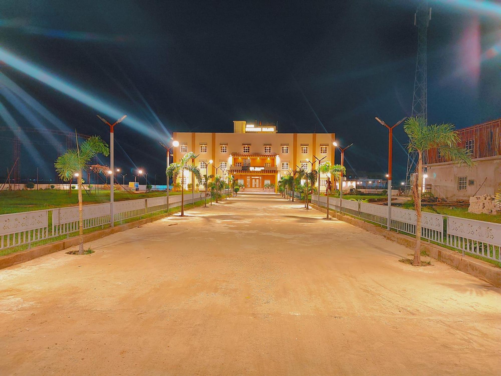 Avadh Sunshine Palace Hotel And Resort Ayodhya Kültér fotó